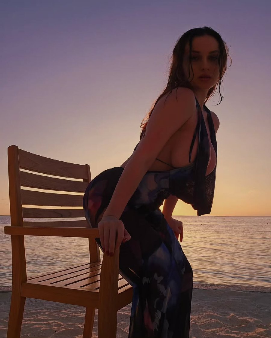 Sexy girl Miranda Faith nude in Malabo