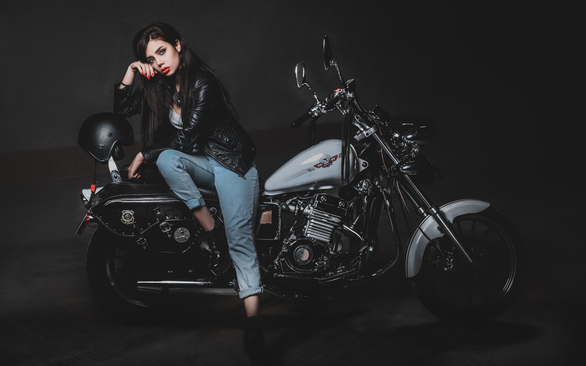 Biker girls: style and drive in Malabo
