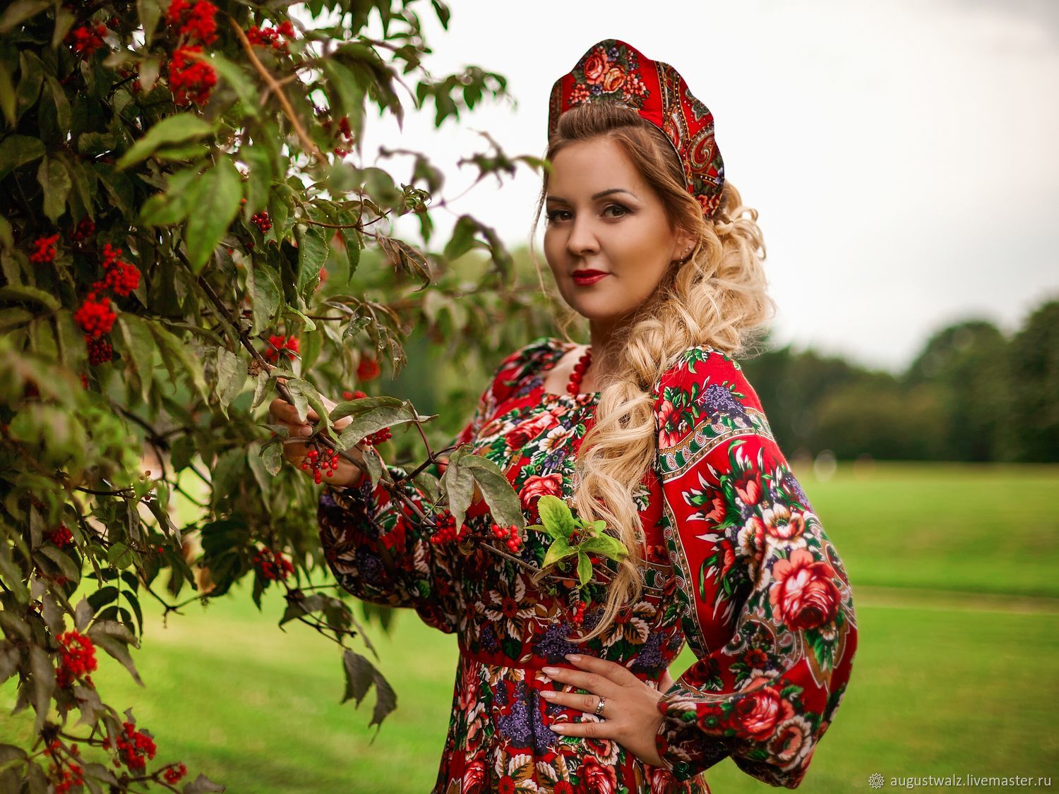 Women in Slavic costumes in Malabo