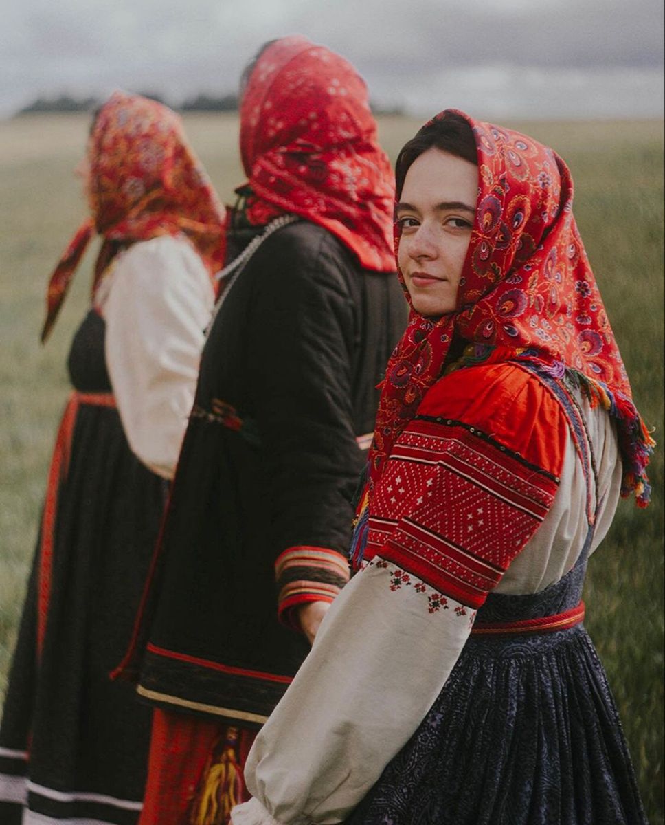 Women in Slavic costumes in Malabo