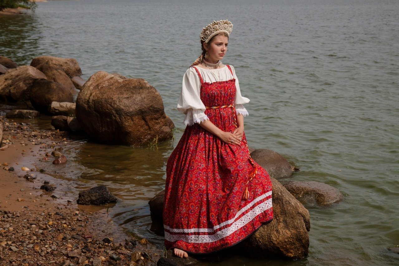 Women in Slavic costumes in Malabo