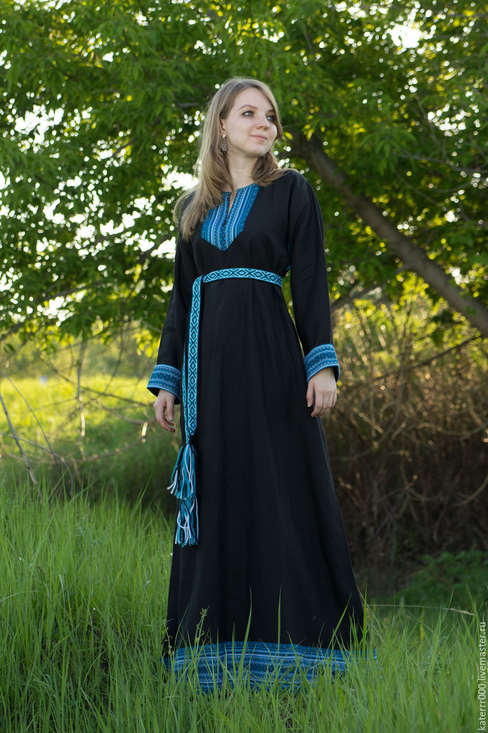 Women in Slavic costumes in Malabo