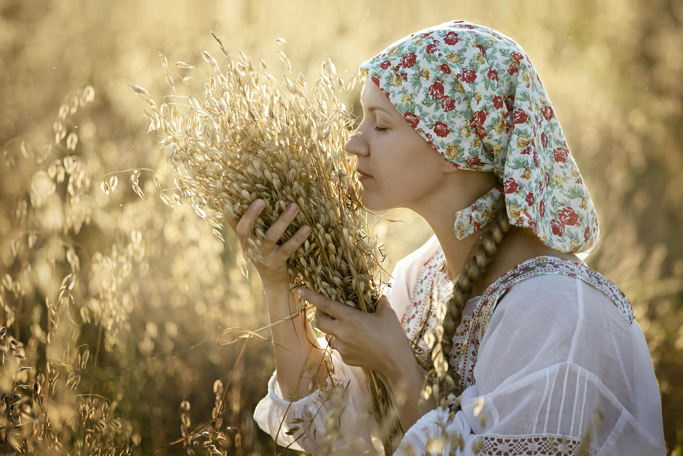 Photo Women in Slavic costumes in Malabo