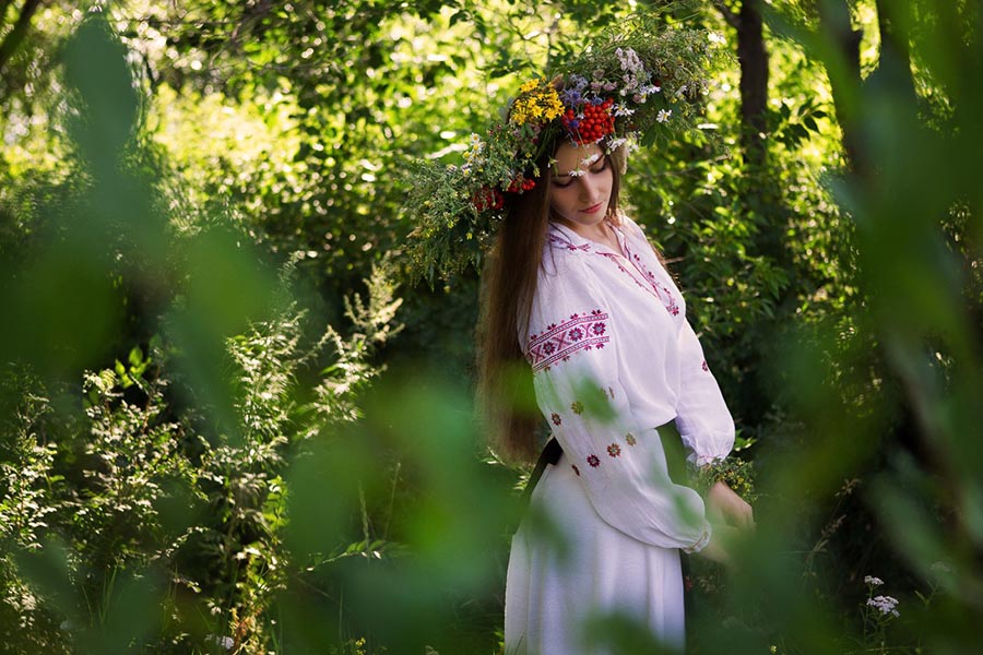 Model Girls in Slavic costumes in Malabo