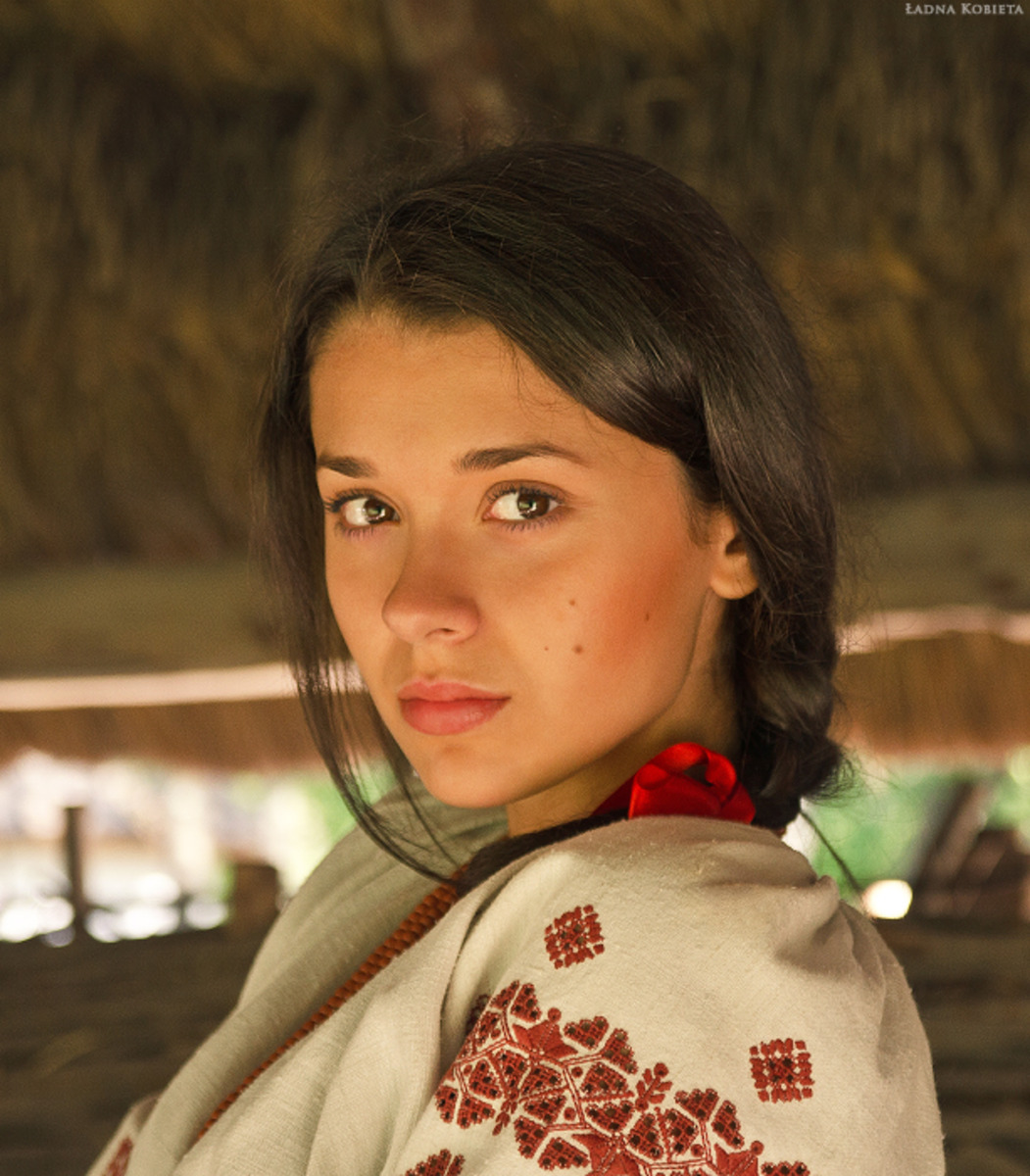 Girls in Slavic costumes in Malabo