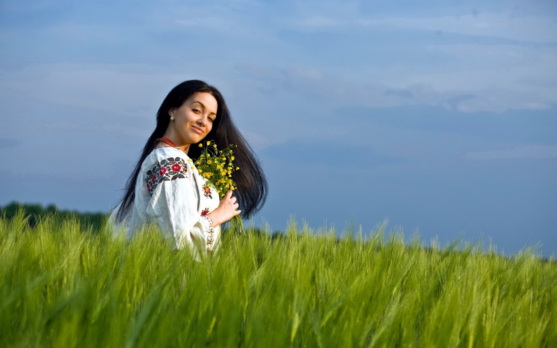 Girls in Slavic costumes in Malabo