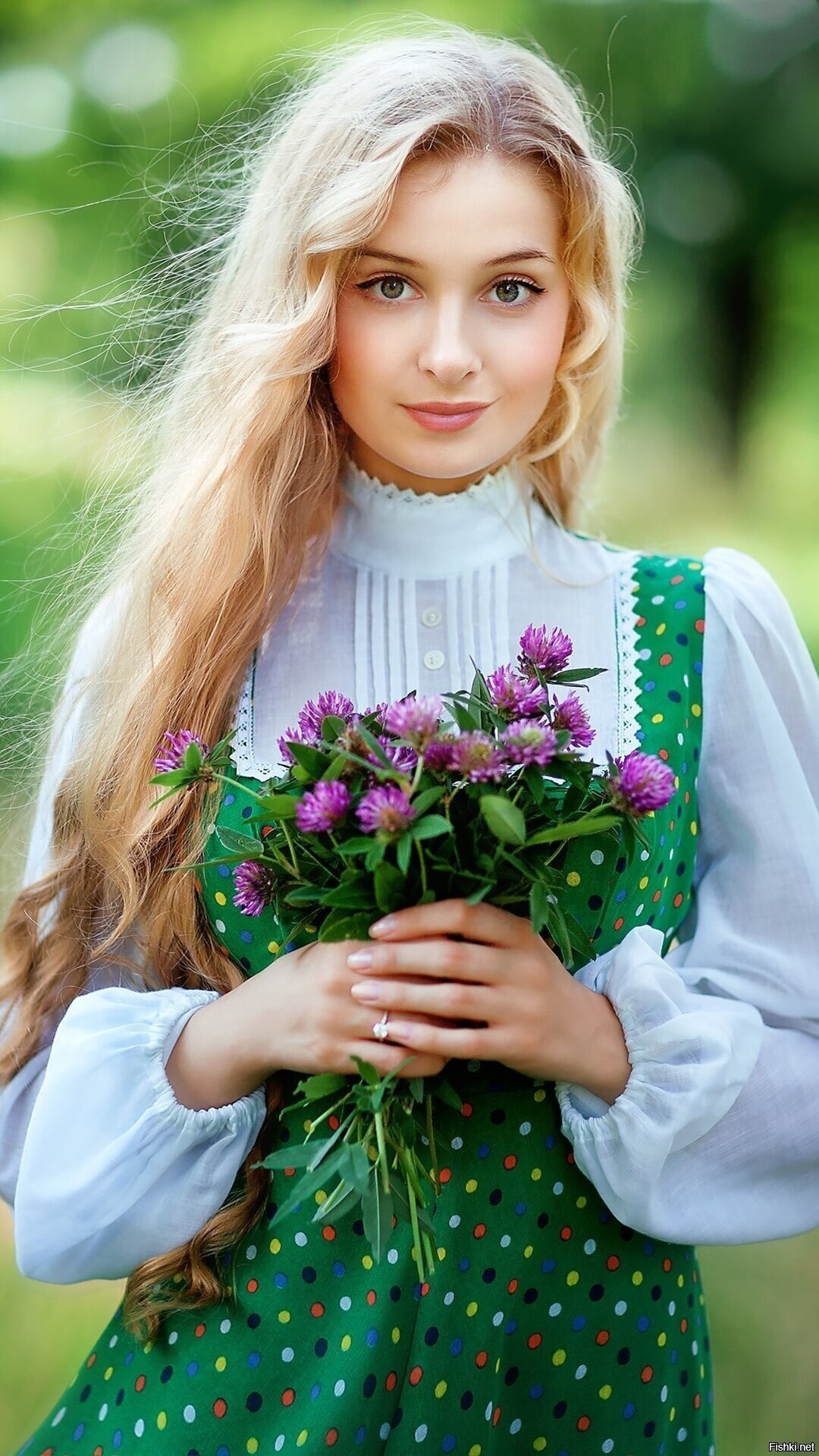 Girls in Slavic costumes in Malabo