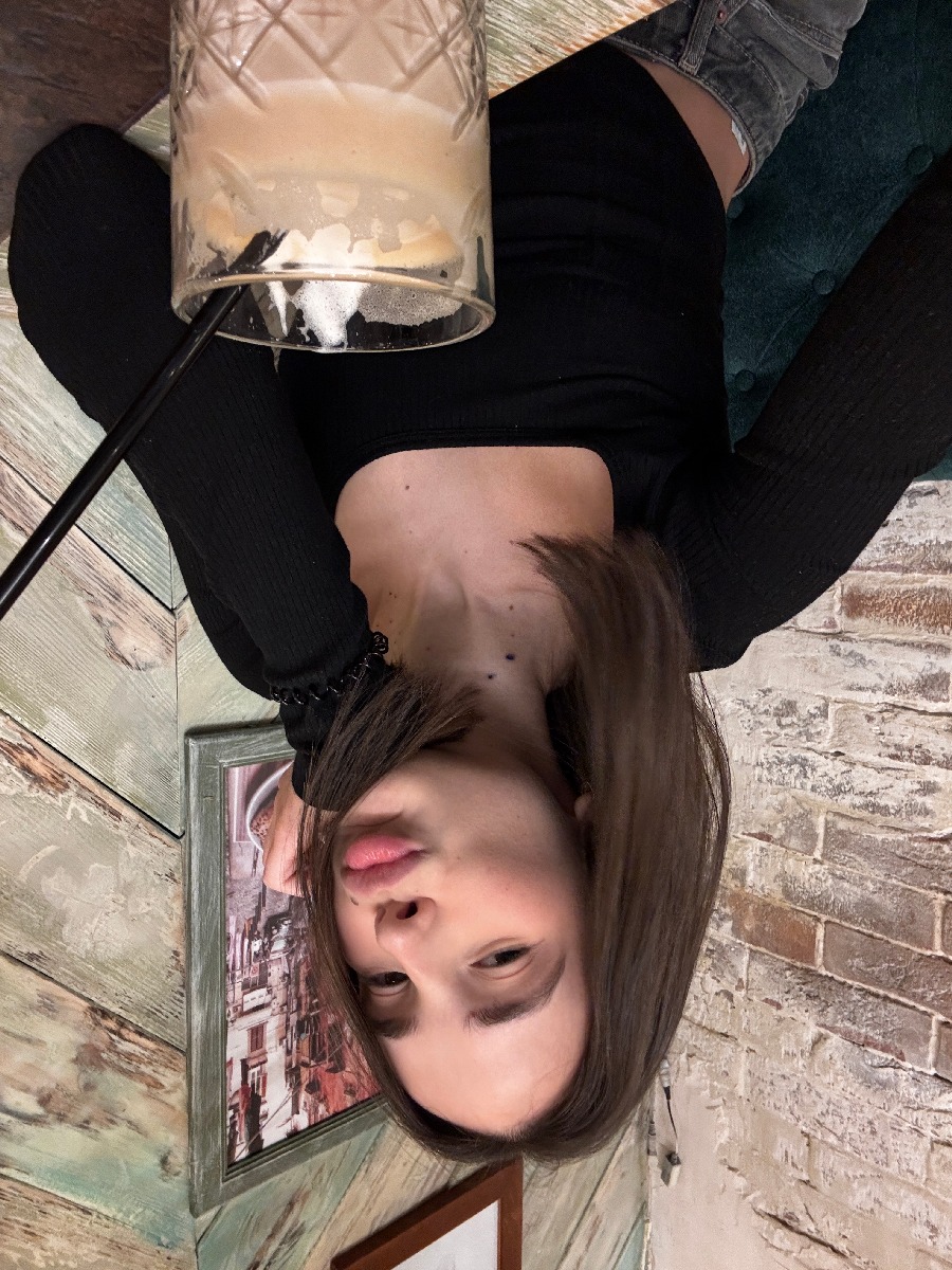 Fresh photos, fresh mood — Tina online in Malabo